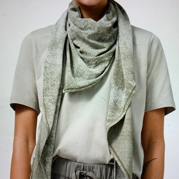 Lululemon All You Need Scarf so many ways to wear it, sweat wicking Luon fabric - Picture 7 of 7